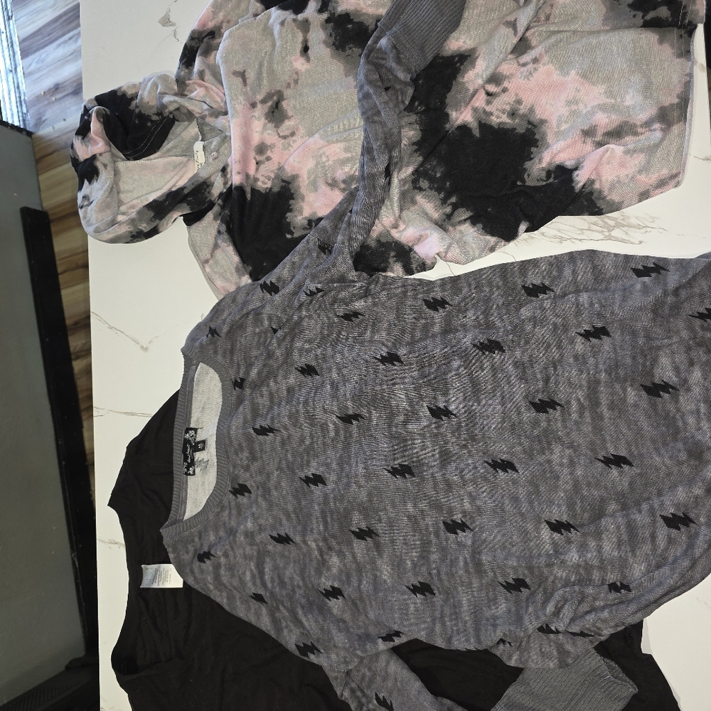 Gray Patterned Women's Long Sleeves & One Is Hooded Maternity Clothes Bundle - Picture 3 of 4